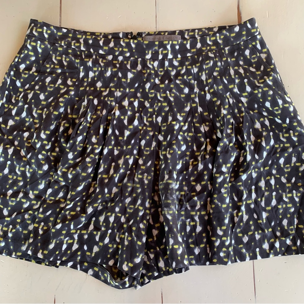 Halston Silk Shorts Brown, White Multicolor Printed Petals Dressy Shorts Size 8 - Picture 6 of 11